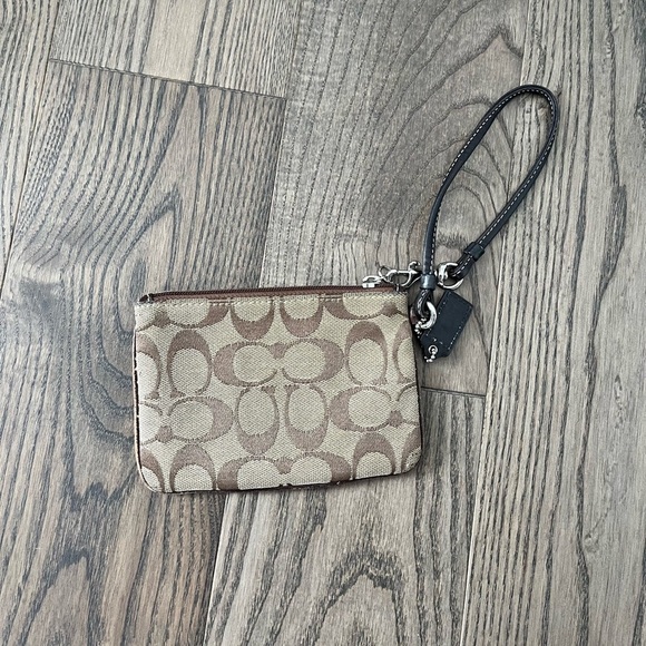 3/$20 vintage COACH wristlet  wallet clutch - Picture 3 of 5